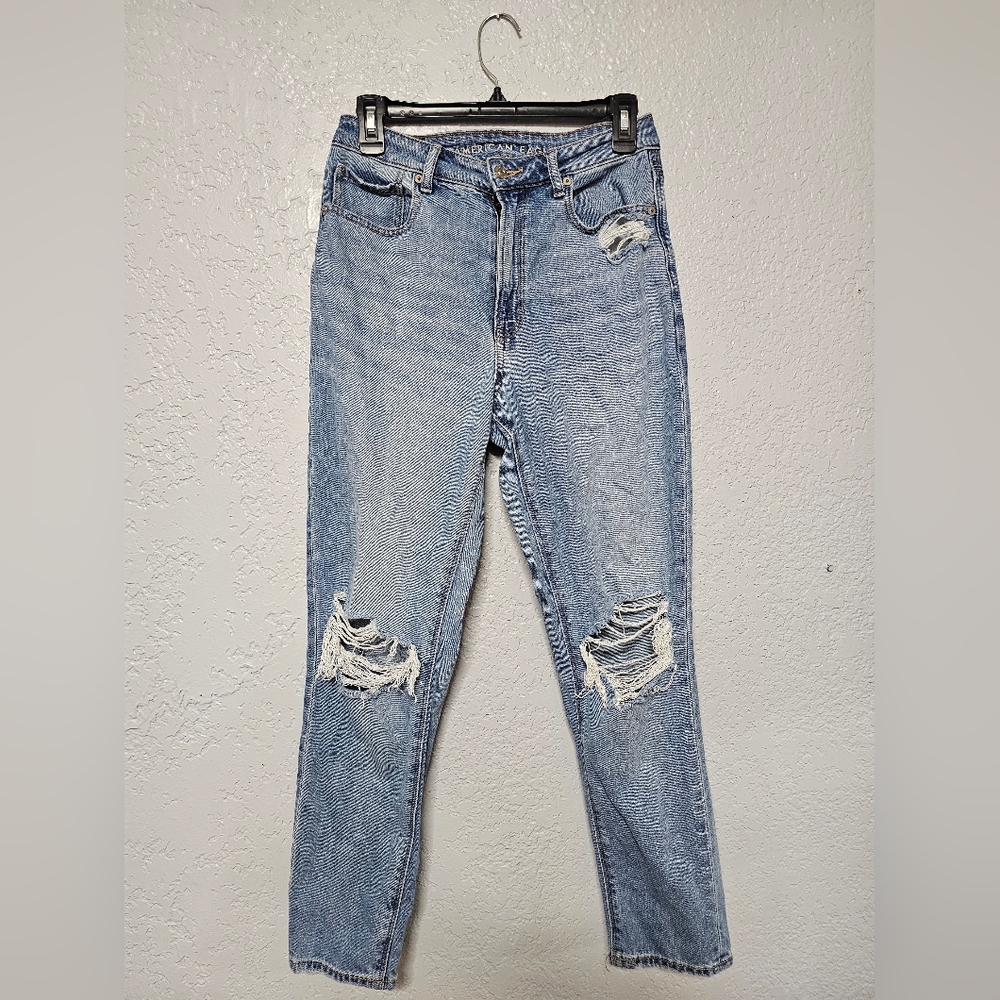 American Eagle Distressed Mom Jeans Size 6